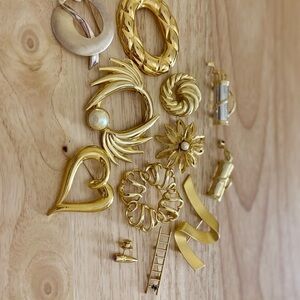 Vintage Gold-Tone Pin Bundle / Grab Bag – Brooches, Pins & Clips